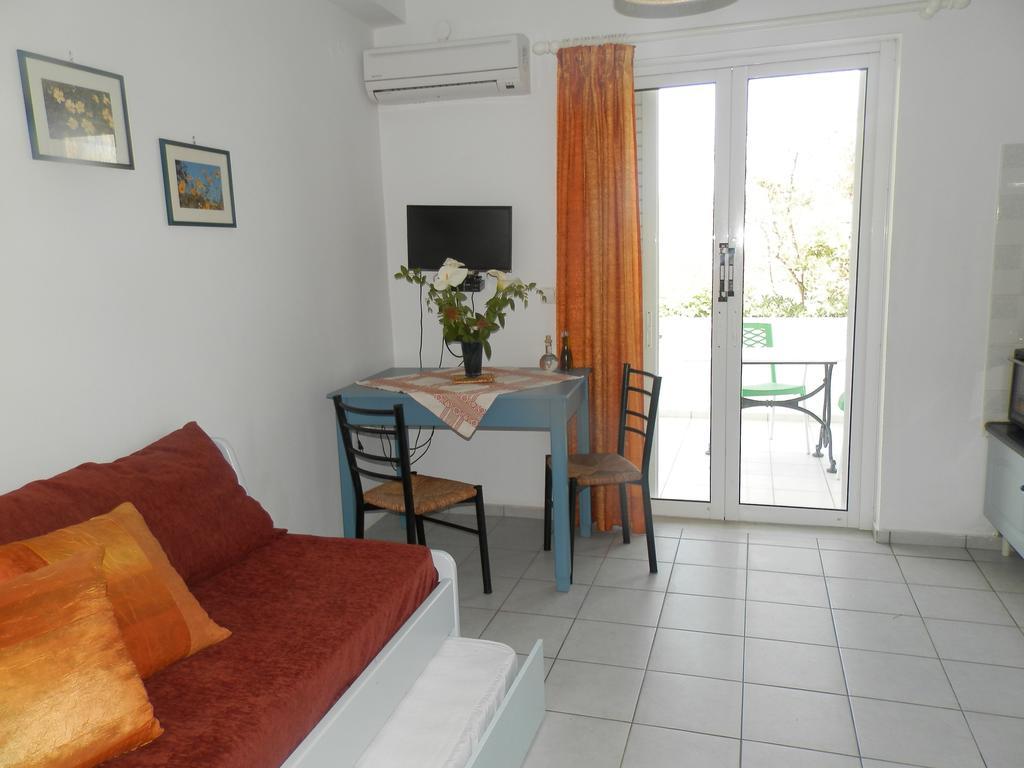 Silvi Mari Apartments بلاتانيز المظهر الخارجي الصورة